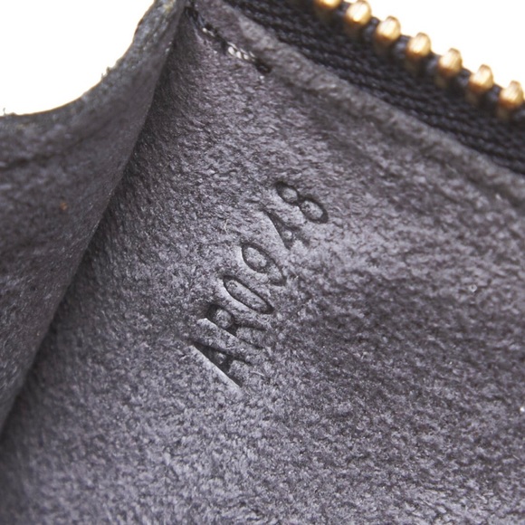 Louis Vuitton Pochette Leather Bag - Picture 6 of 7